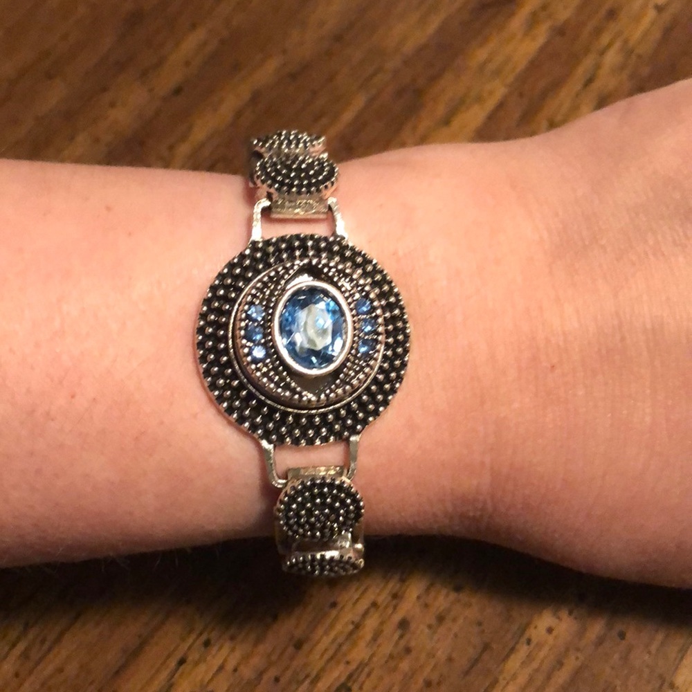 Snap bracelet for 18mm Snaps. Silver tone.